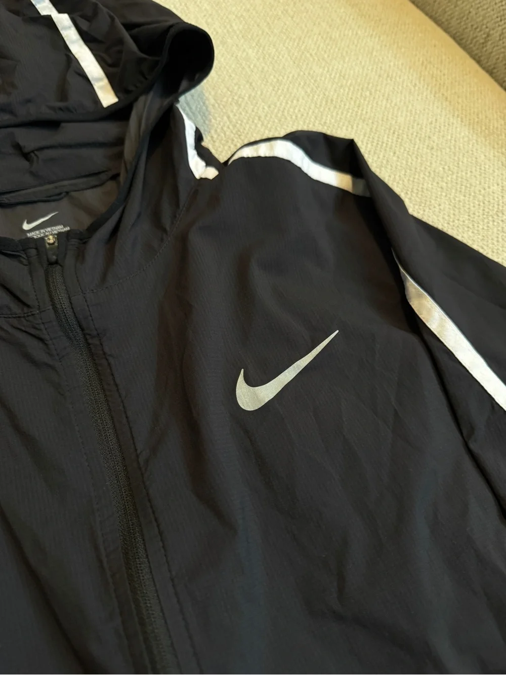 Nike Impossibly Light Hooded Men's Running Jacket Black/White - Picture 2 of 8